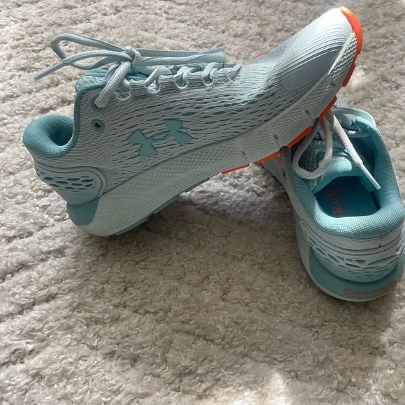 Women’s under armour sneaker - Picture 4 of 5